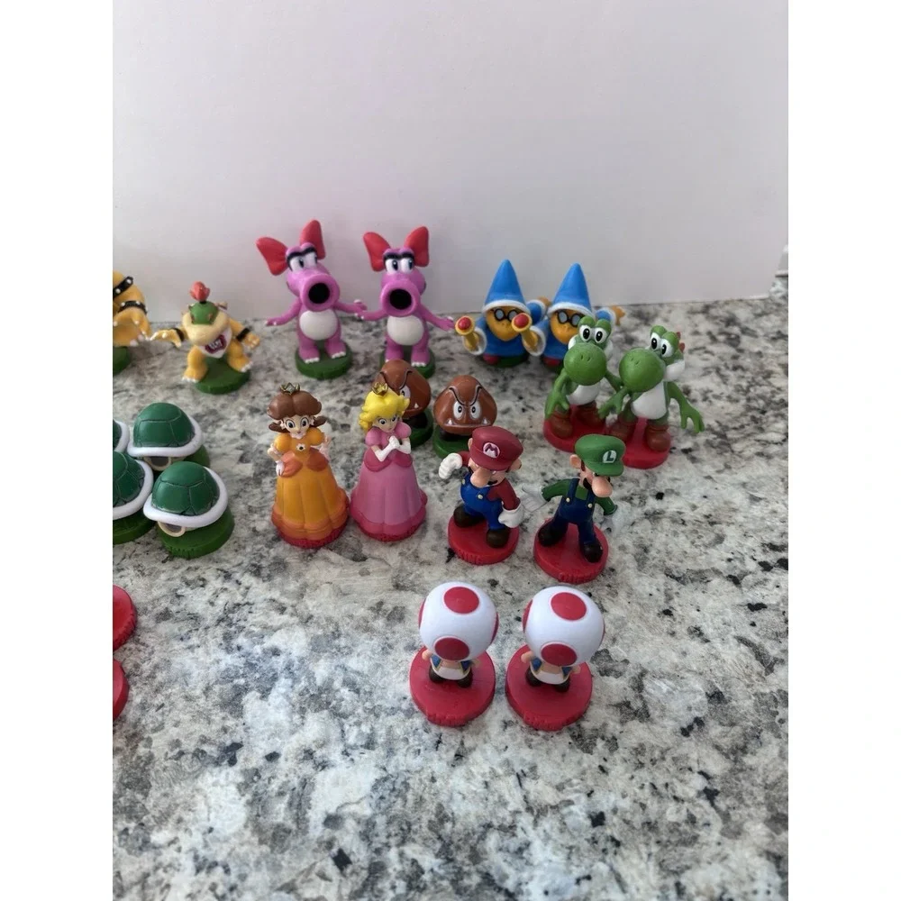 2009‎ SUPER MARIO CHESS COLLECTOR'S EDITION game pieces 32 Pieces